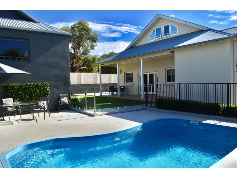 8 High St, Parkes NSW 2870