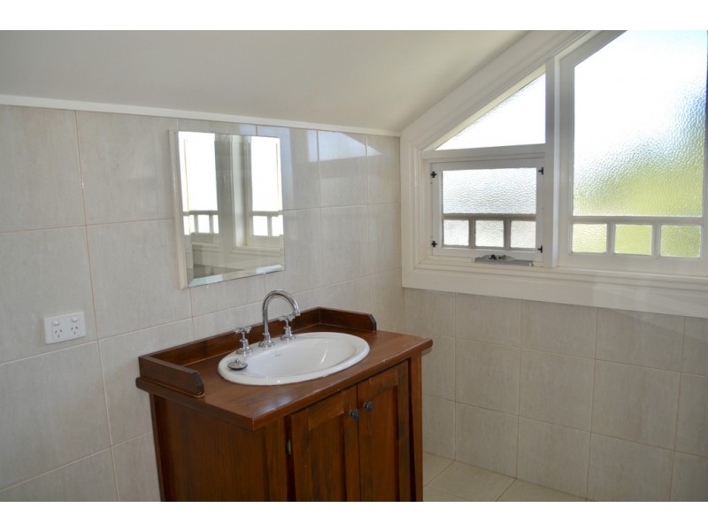 8 High St, Parkes NSW 2870