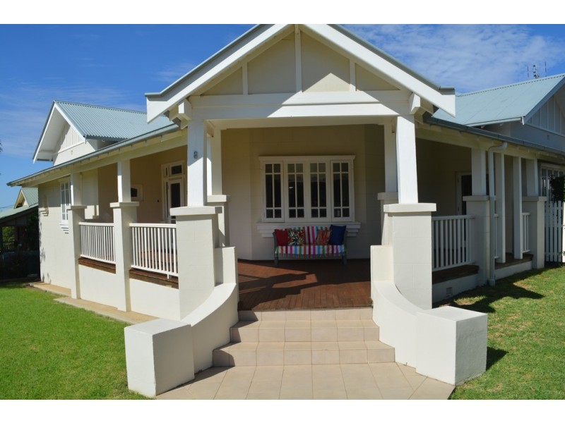 8 High St, Parkes NSW 2870