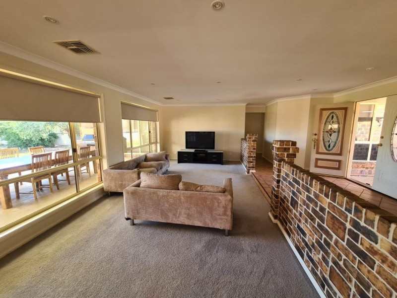 6 Caledonia Street, Parkes NSW 2870