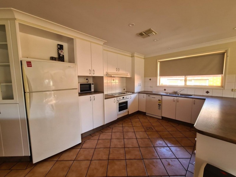 6 Caledonia Street, Parkes NSW 2870