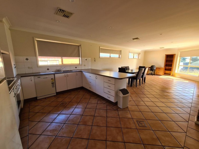 6 Caledonia Street, Parkes NSW 2870