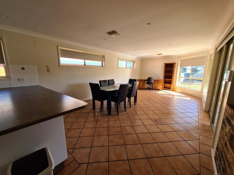 6 Caledonia Street, Parkes NSW 2870