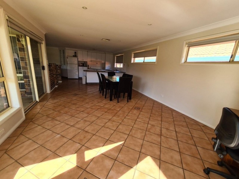 6 Caledonia Street, Parkes NSW 2870