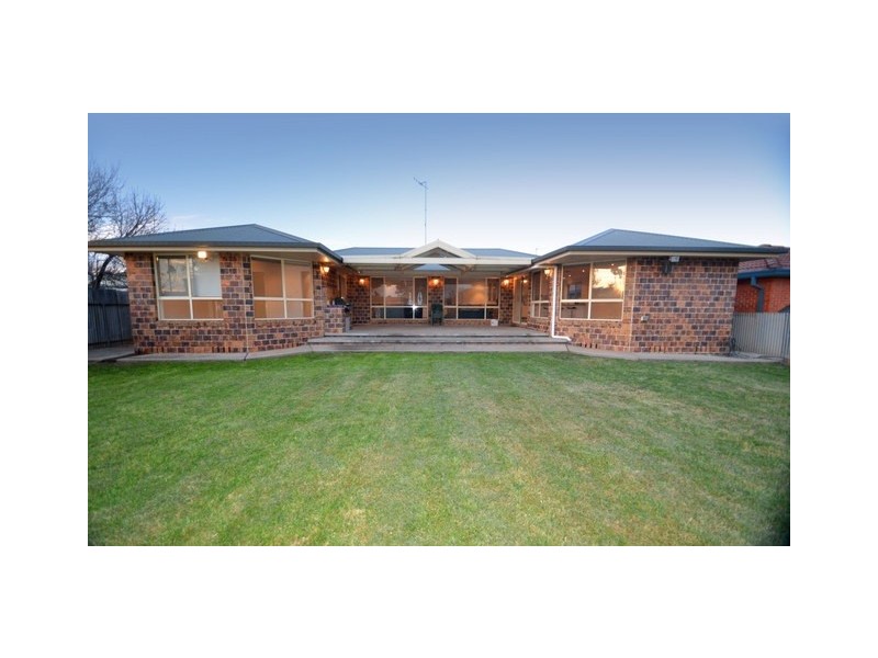 6 Caledonia Street, Parkes NSW 2870