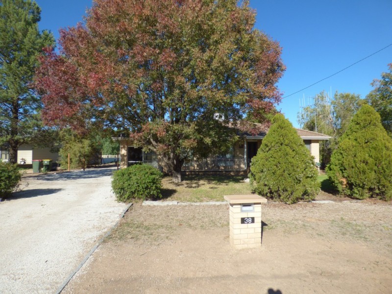 38 Pye Street, Eugowra NSW 2806