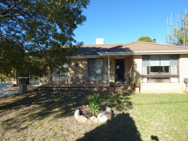 38 Pye Street, Eugowra NSW 2806