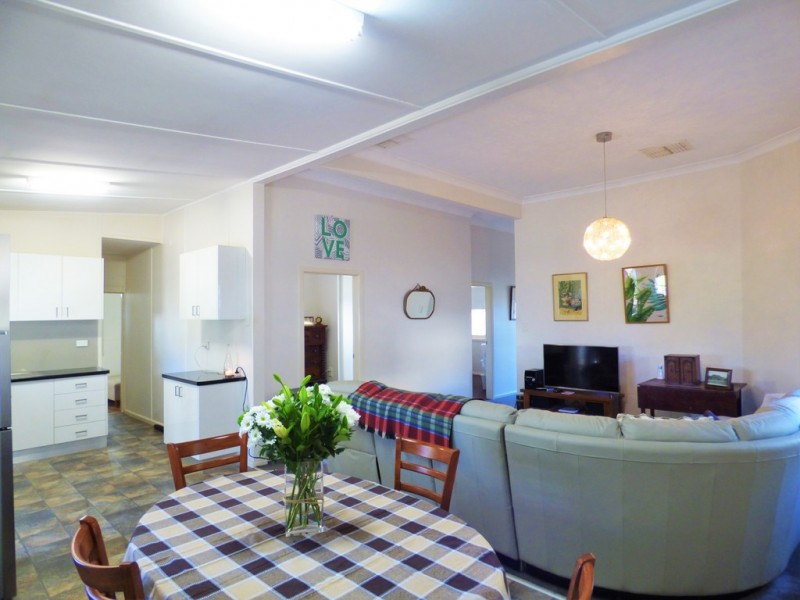 49 Flint Street, Forbes NSW 2871