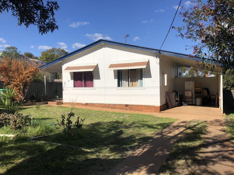 9 Gallop Ave, Parkes NSW 2870