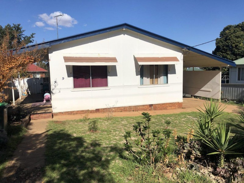 9 Gallop Ave, Parkes NSW 2870