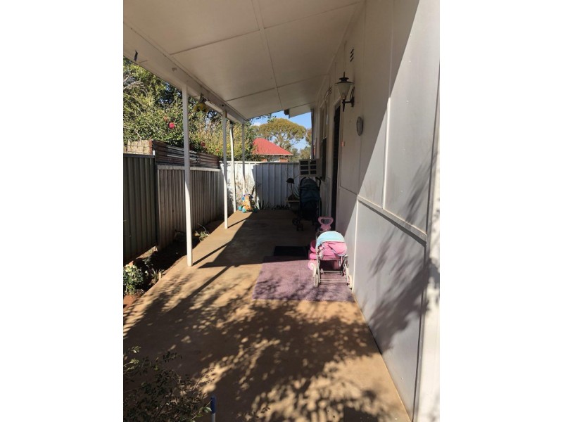 9 Gallop Ave, Parkes NSW 2870