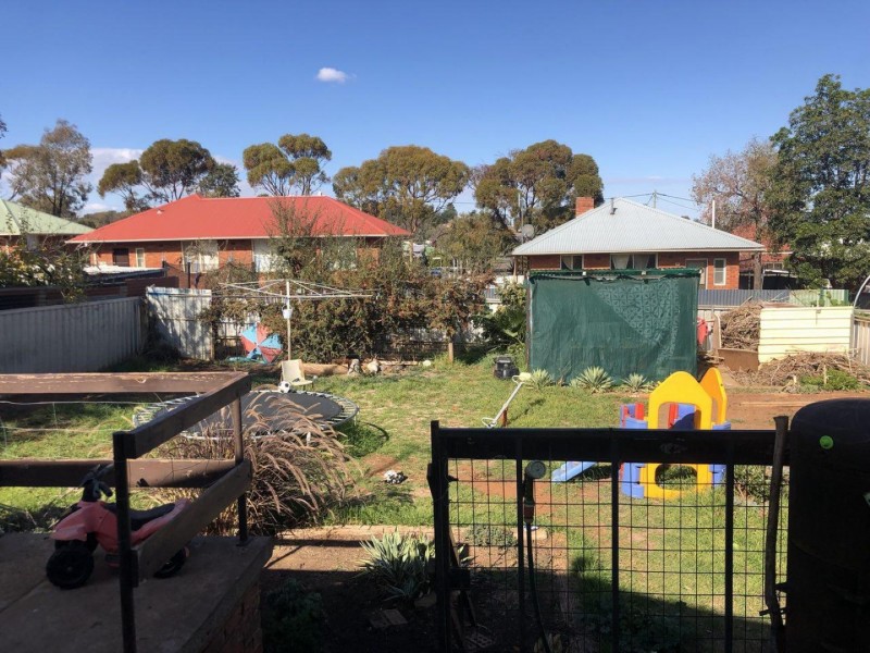 9 Gallop Ave, Parkes NSW 2870