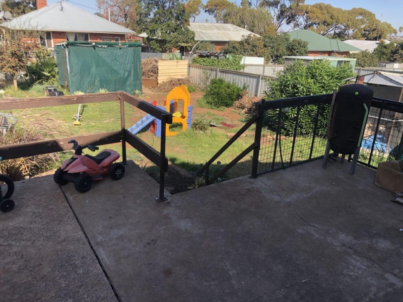 9 Gallop Ave, Parkes NSW 2870