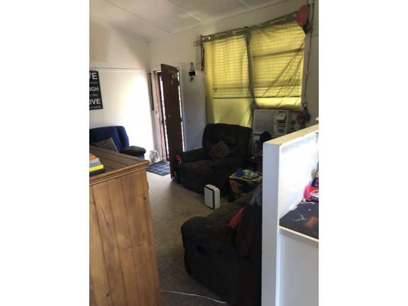 9 Gallop Ave, Parkes NSW 2870