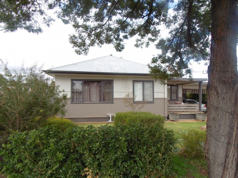 1 Wattle Street, Parkes NSW 2870