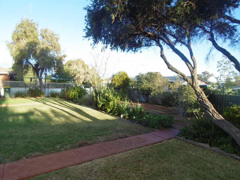 93 Victoria Street, Parkes NSW 2870