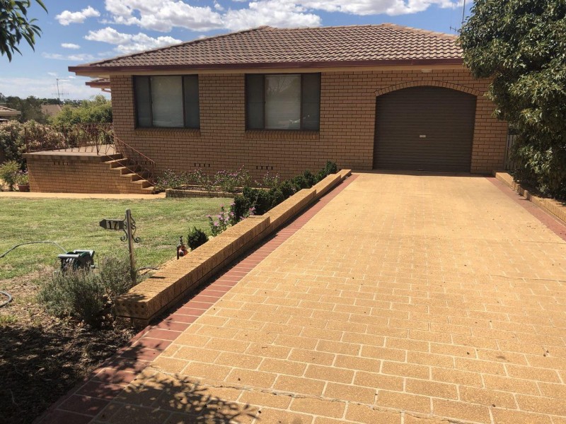 17 Jubilee Street, Parkes NSW 2870