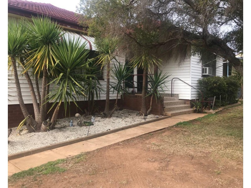 11 Keast Street, Parkes NSW 2870