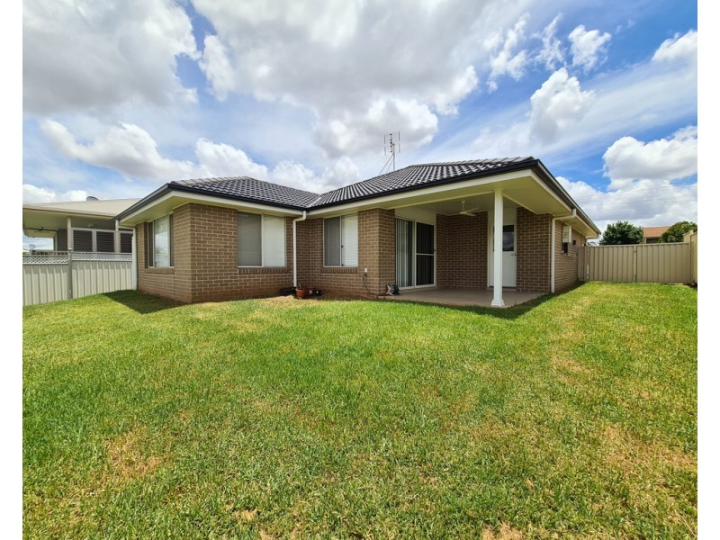 15 Koala Street, Parkes NSW 2870