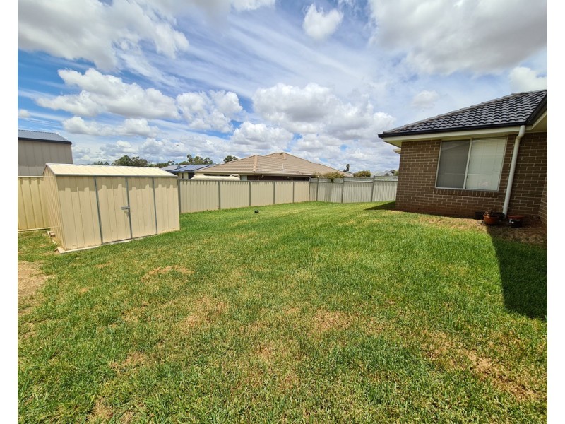 15 Koala Street, Parkes NSW 2870