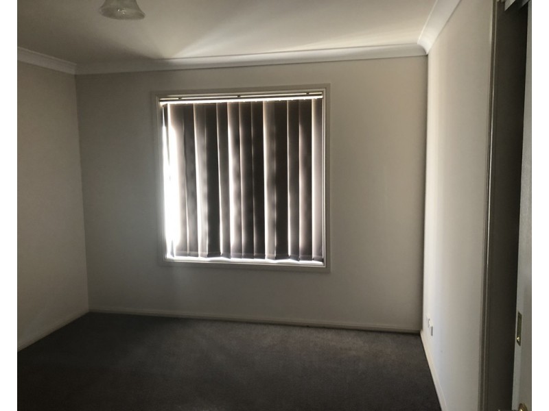 8 Cedar Crescent, Parkes NSW 2870