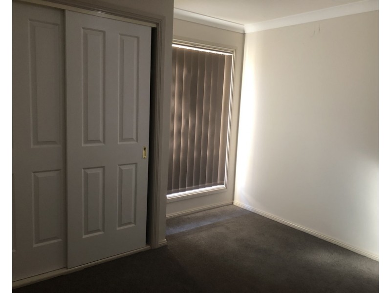 8 Cedar Crescent, Parkes NSW 2870