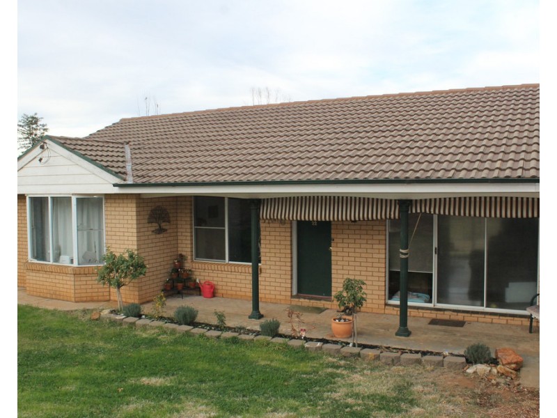 22 Officers Parade, Condobolin NSW 2877