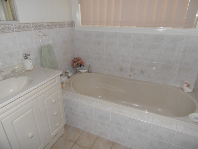 18 Jubilee Street, Parkes NSW 2870