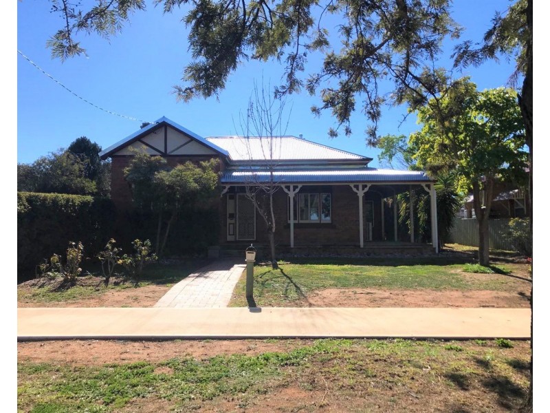 44 Victoria Street, Parkes NSW 2870