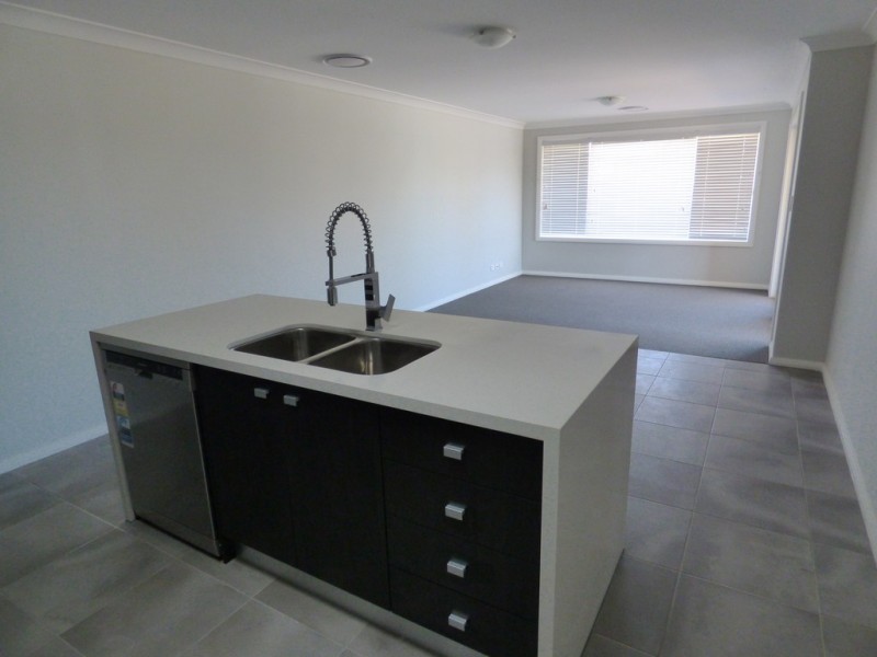 2a and 2b Dunstan Close, Forbes NSW 2871