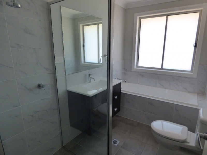 2a and 2b Dunstan Close, Forbes NSW 2871