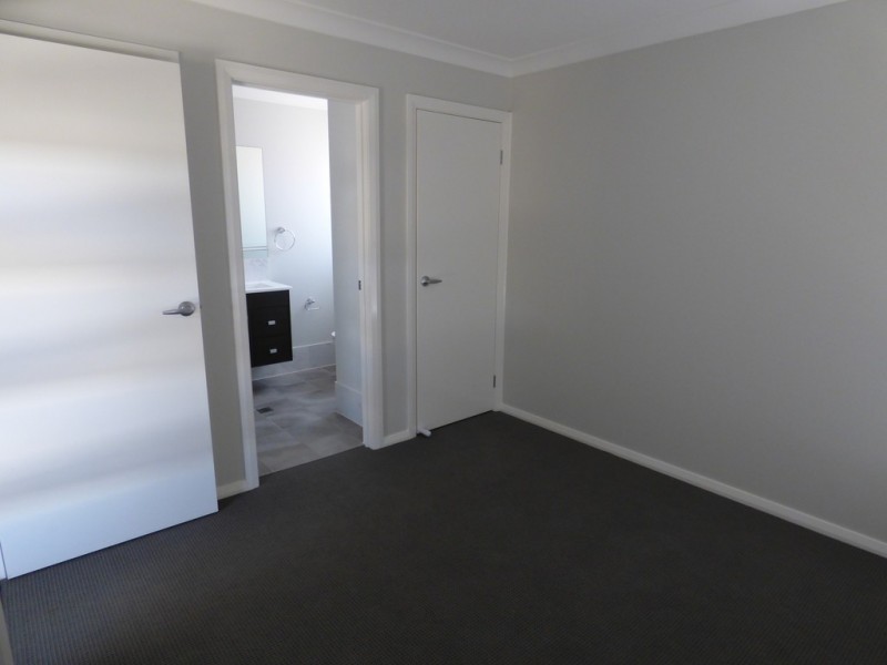 2a and 2b Dunstan Close, Forbes NSW 2871