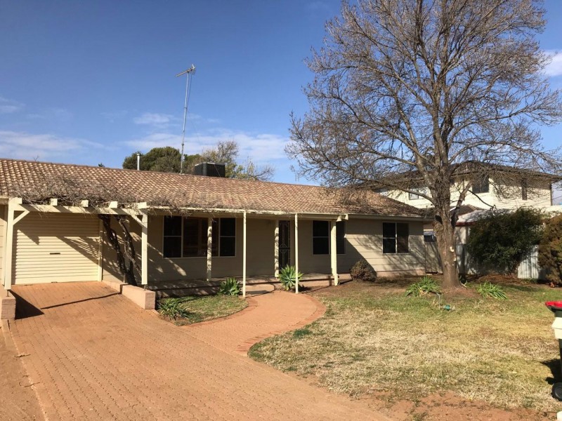 63 Farrer Street, Parkes NSW 2870