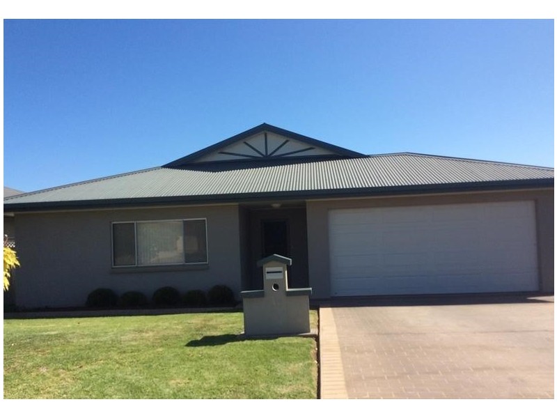 40 Best Street, Parkes NSW 2870
