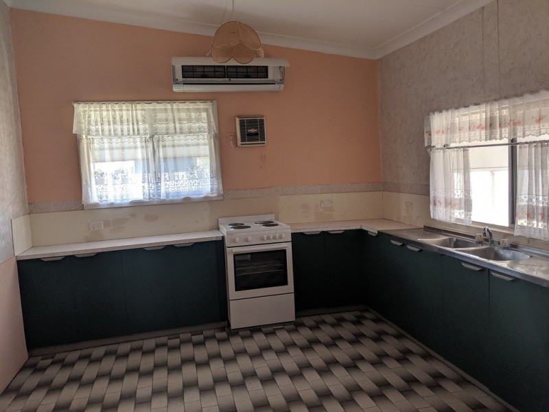 65 Close, Parkes NSW 2870