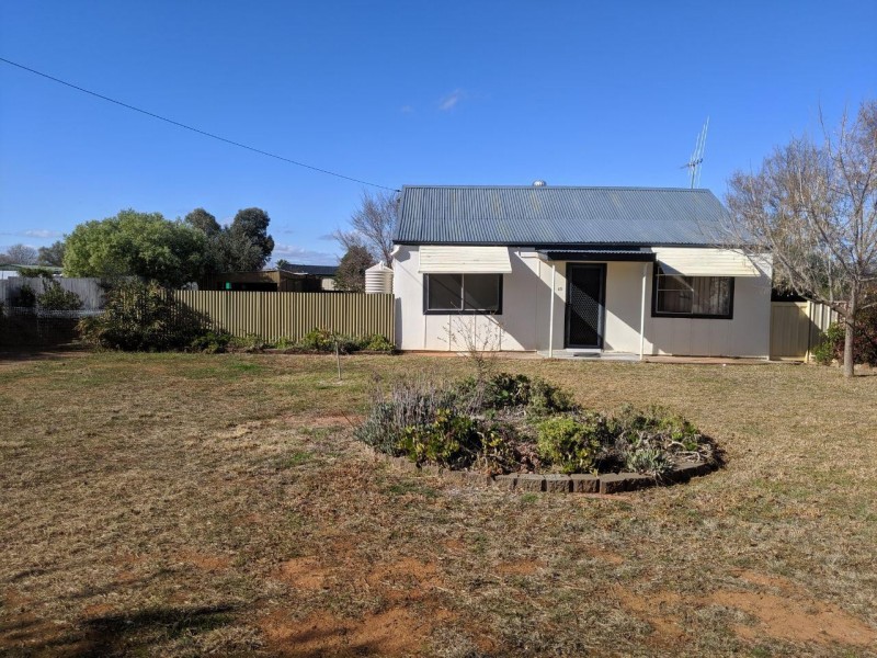 65 Close, Parkes NSW 2870
