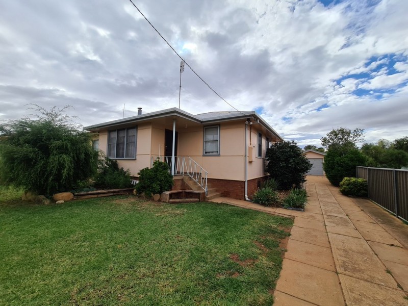 17 Thornbury Street, Parkes NSW 2870
