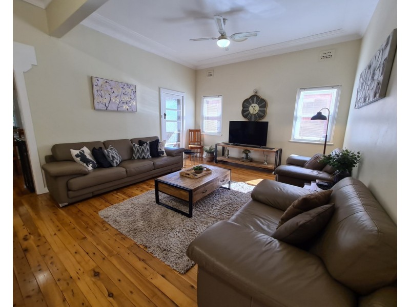 9 Phillip Street, Parkes NSW 2870