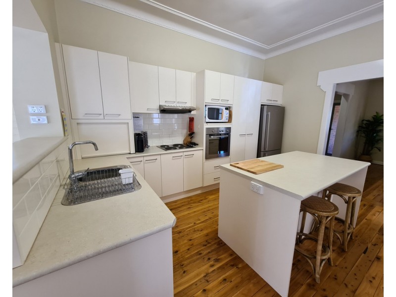 9 Phillip Street, Parkes NSW 2870