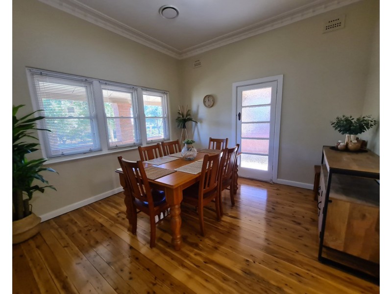 9 Phillip Street, Parkes NSW 2870