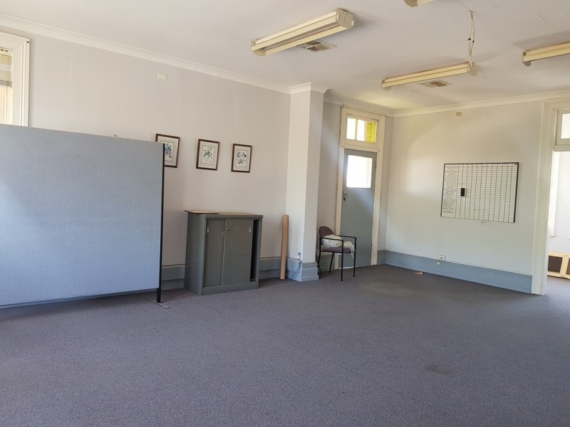 39 Currajong Street, Parkes NSW 2870