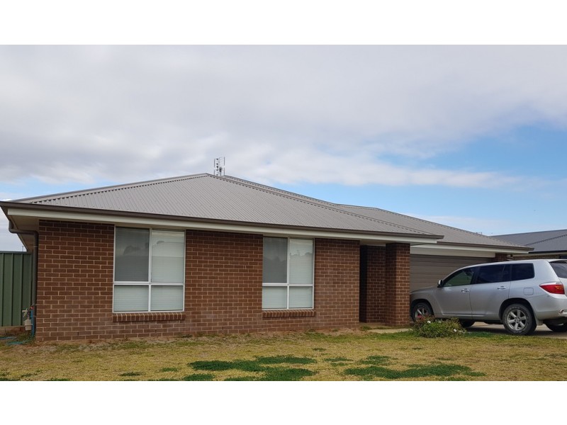 11 Warragrah Place, Parkes NSW 2870