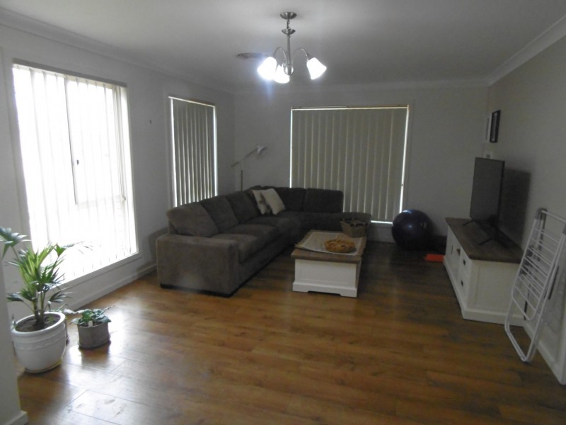 12 Noonan Street, Parkes NSW 2870