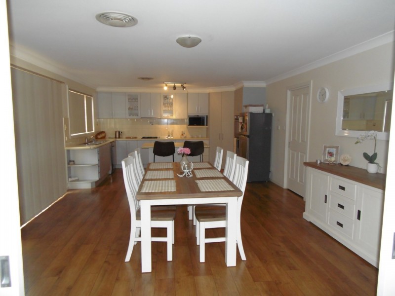 12 Noonan Street, Parkes NSW 2870