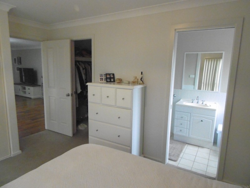 12 Noonan Street, Parkes NSW 2870