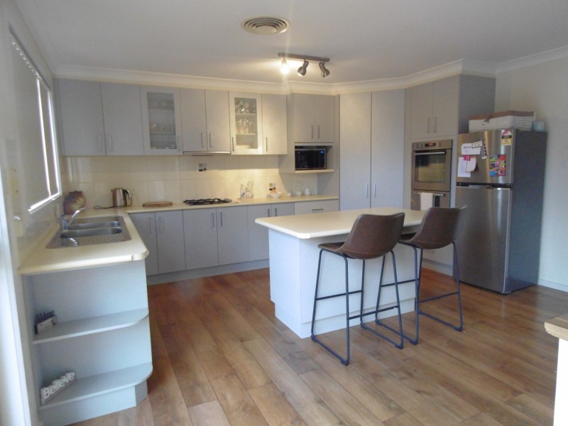 12 Noonan Street, Parkes NSW 2870