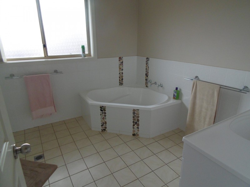 12 Noonan Street, Parkes NSW 2870