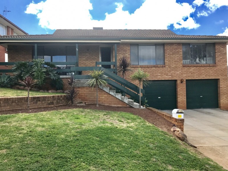 36 Barton Street, Parkes NSW 2870