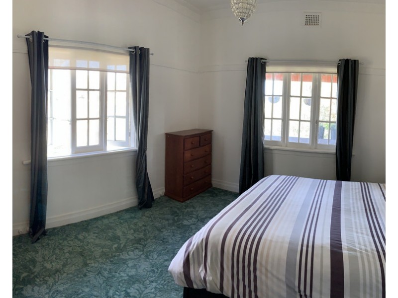 10 Mingelo Street, Peak Hill NSW 2869