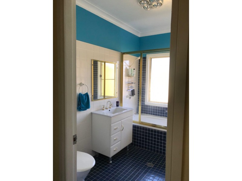 4 Light Horse Place, Parkes NSW 2870